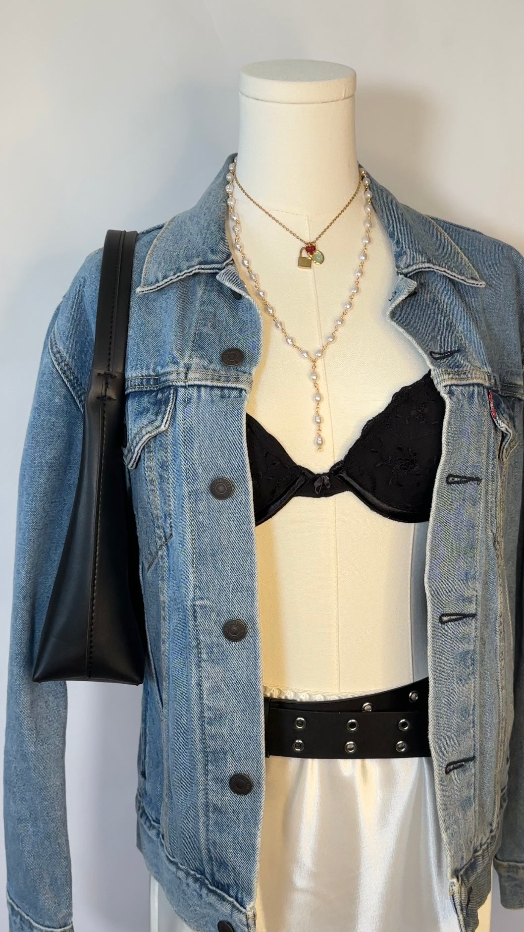 levi’s denim jacket (s)