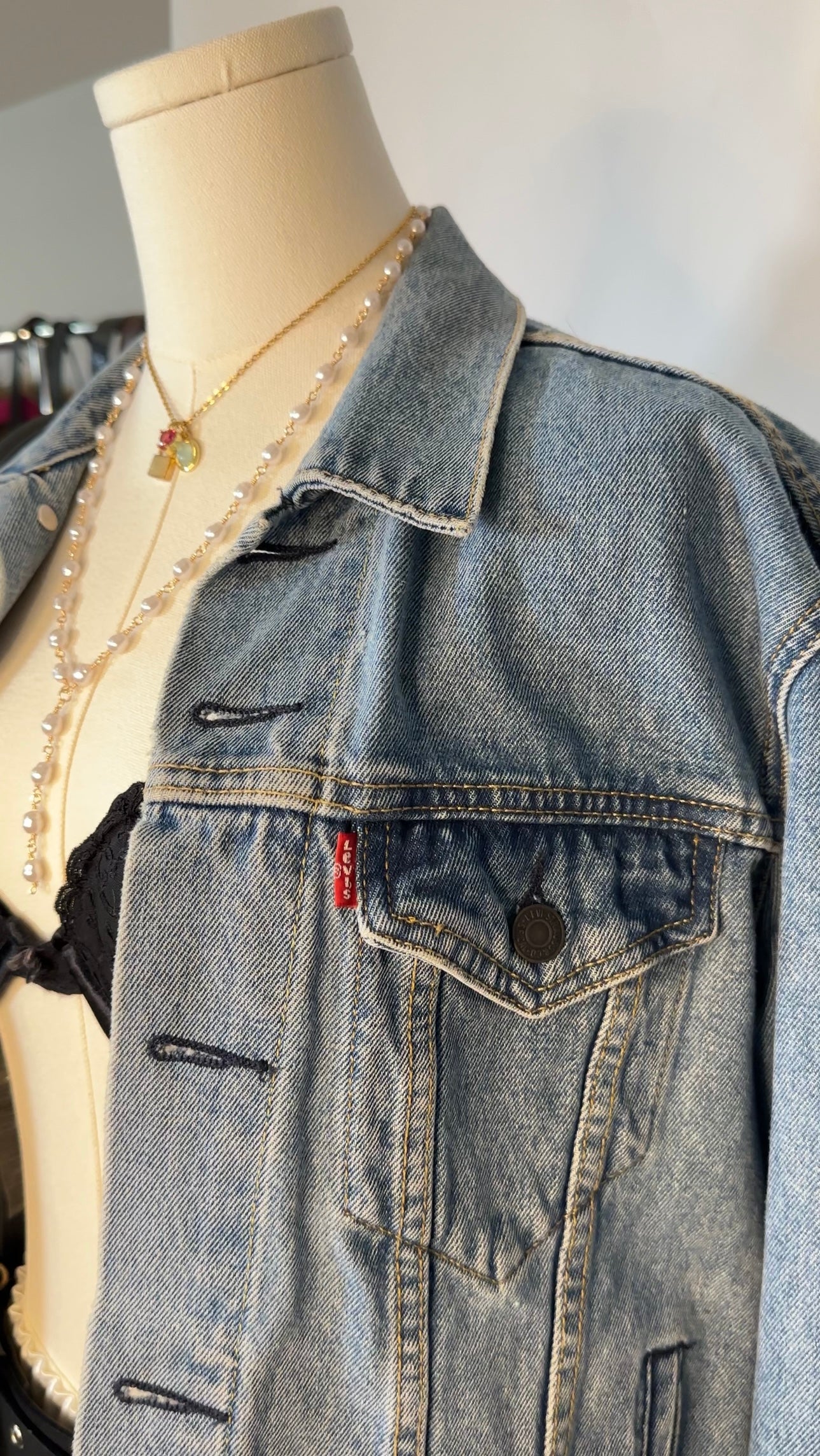 levi’s denim jacket (s)