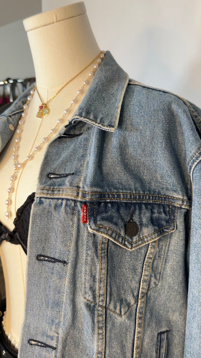 levi’s denim jacket (s)